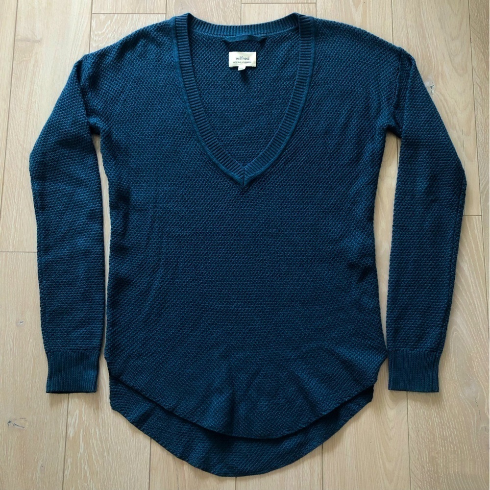 Aritzia Wilfred Galois Silk Cashmere Blend Deep V Neck Light Sweater